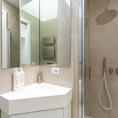 Cozy In Chiaia District By Wonderful Italy Apartment